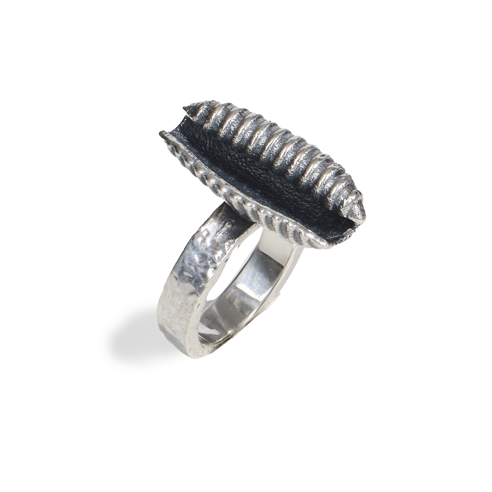 Anello "Orecchietta" in Argento Martellato - Collezione Granianum