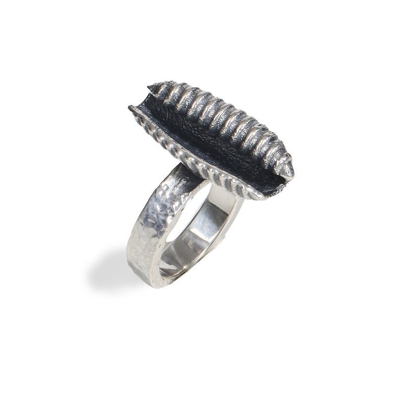 Anello "Orecchietta" in Argento Martellato - Collezione Granianum