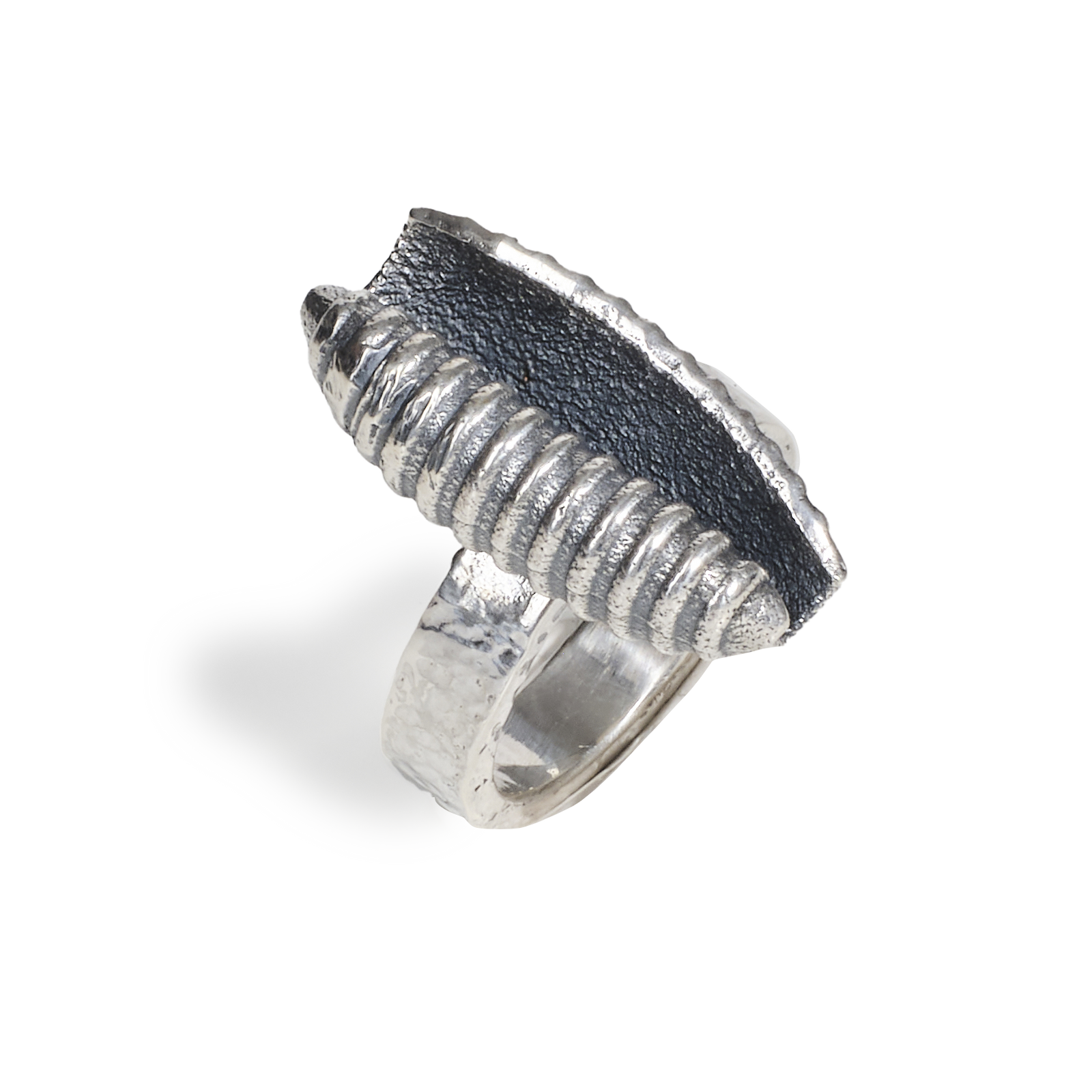 Anello "Orecchietta" in Argento Martellato - Collezione Granianum