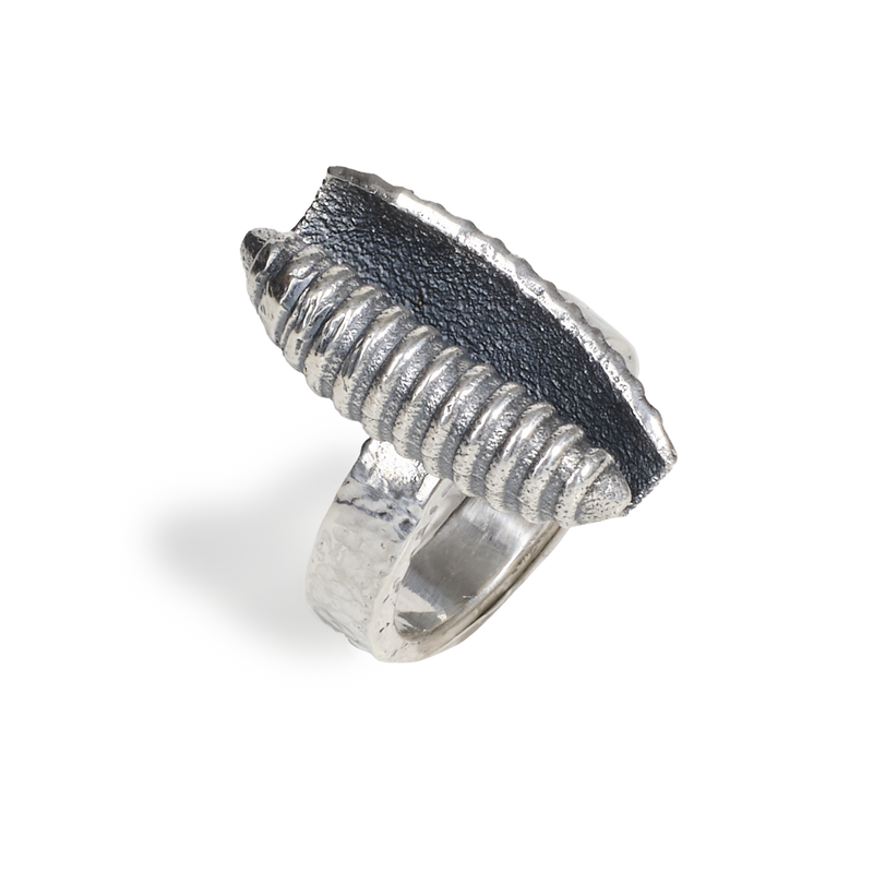 Anello "Orecchietta" in Argento Martellato - Collezione Granianum