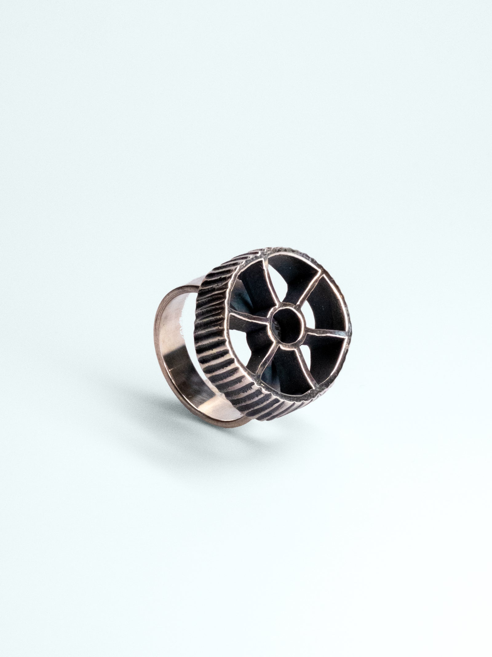 Anello "Ruota" in Argento Martellato - Collezione Granianum